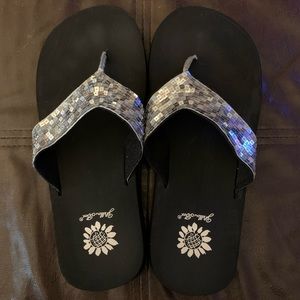 Yellow Box flip flops size 8